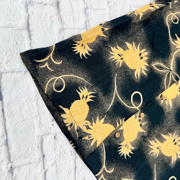 TOMMY BAHAMA Men's Camp Hawaiian Pineapple‎ Button Up Shirt Small Black/Tan - Picture 5 of 9